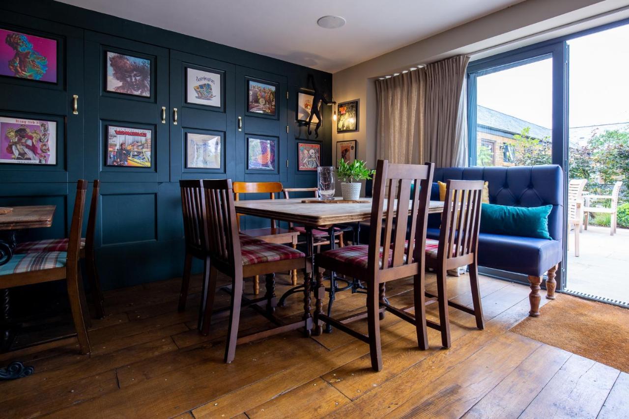The George Inn Barford St Michael Экстерьер фото The dining room at The Old Red Lion