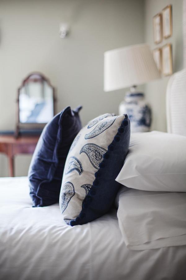 The George Inn Barford St Michael Экстерьер фото Throw pillows