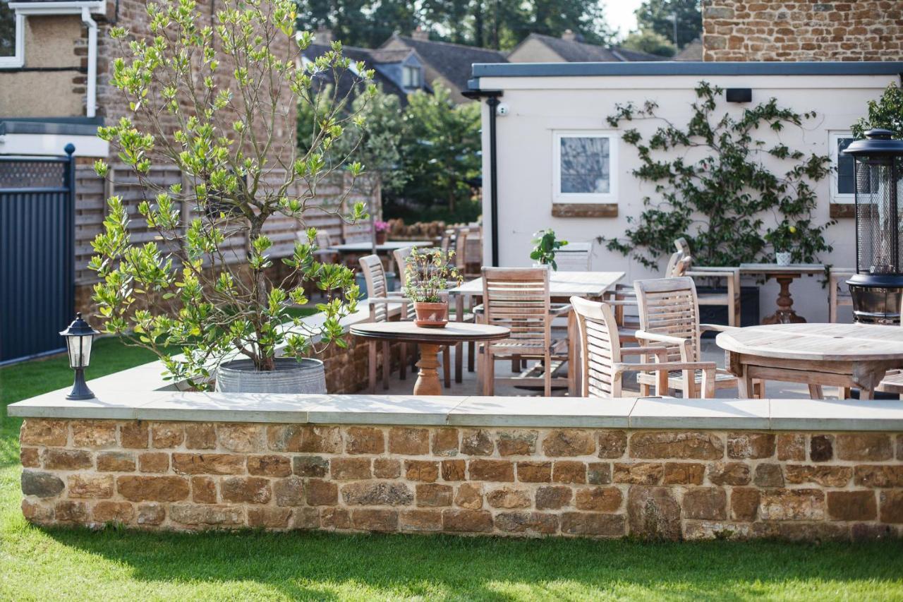 The George Inn Barford St Michael Экстерьер фото The pub's garden