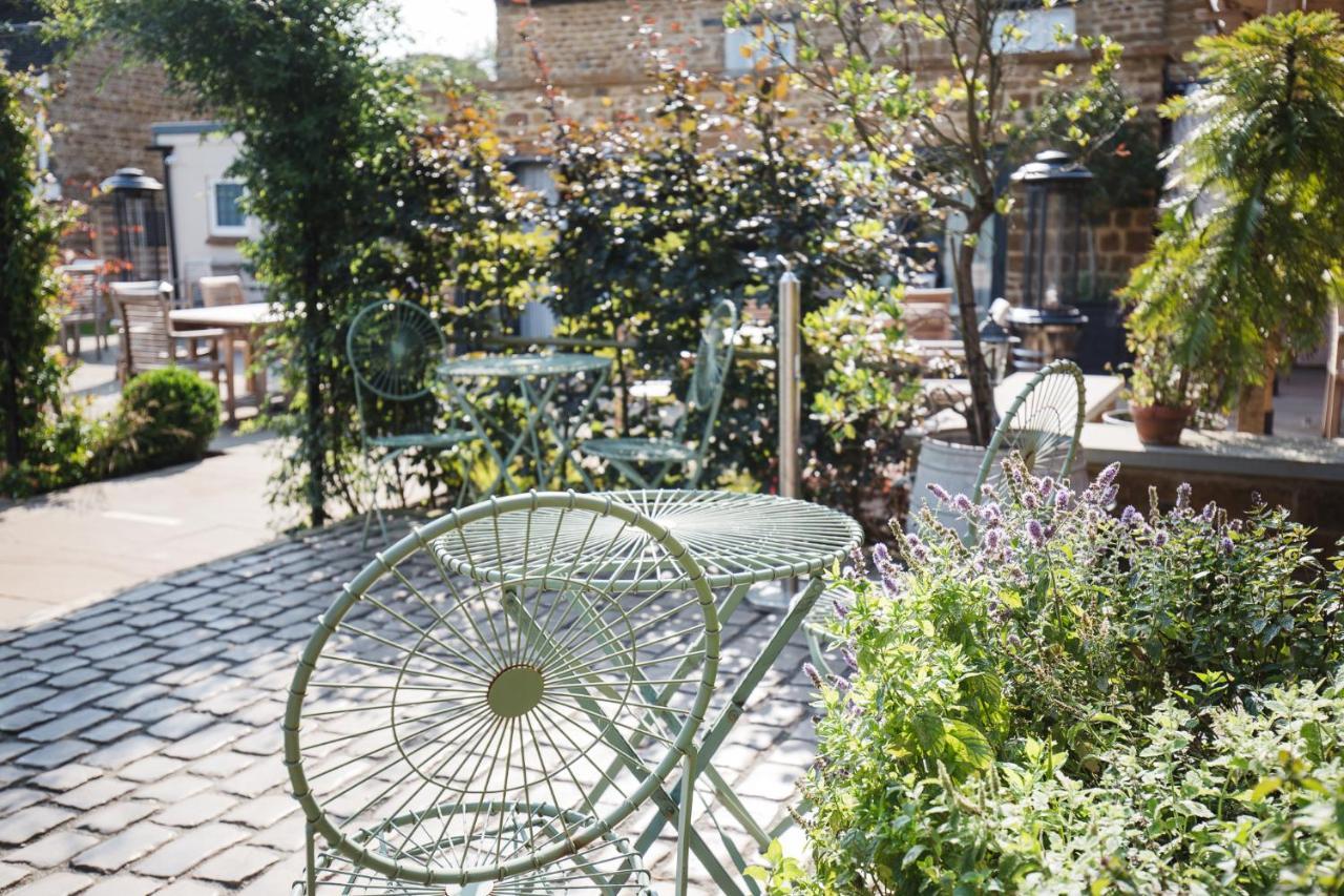 The George Inn Barford St Michael Экстерьер фото The courtyard at the Old Parsonage