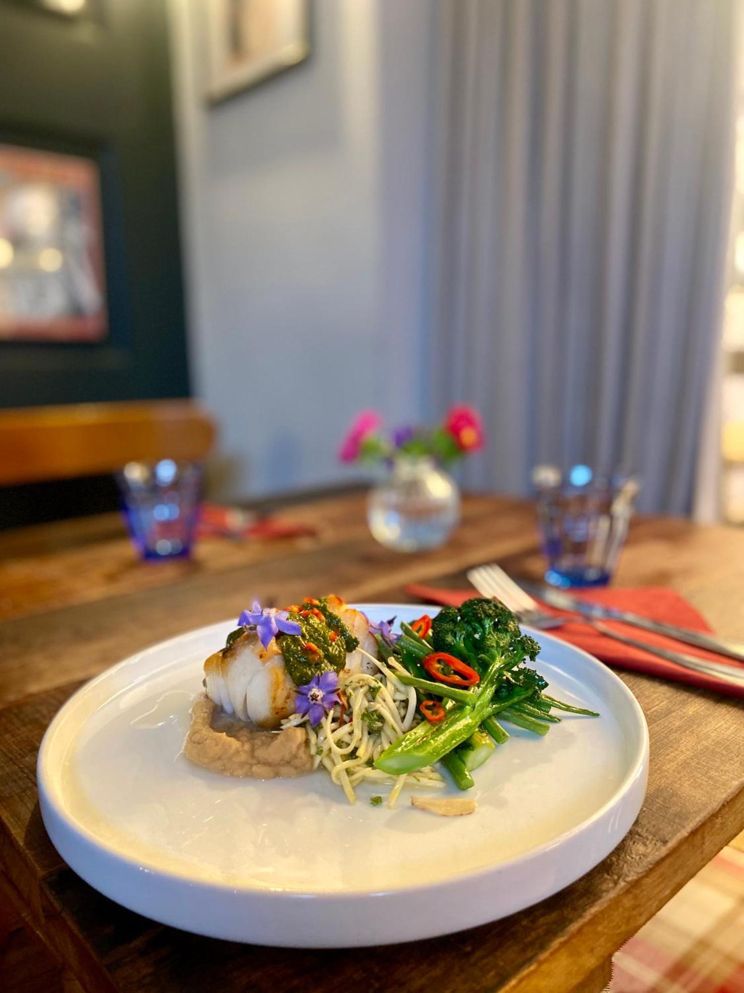 The George Inn Barford St Michael Экстерьер фото A plate of food at the restaurant
