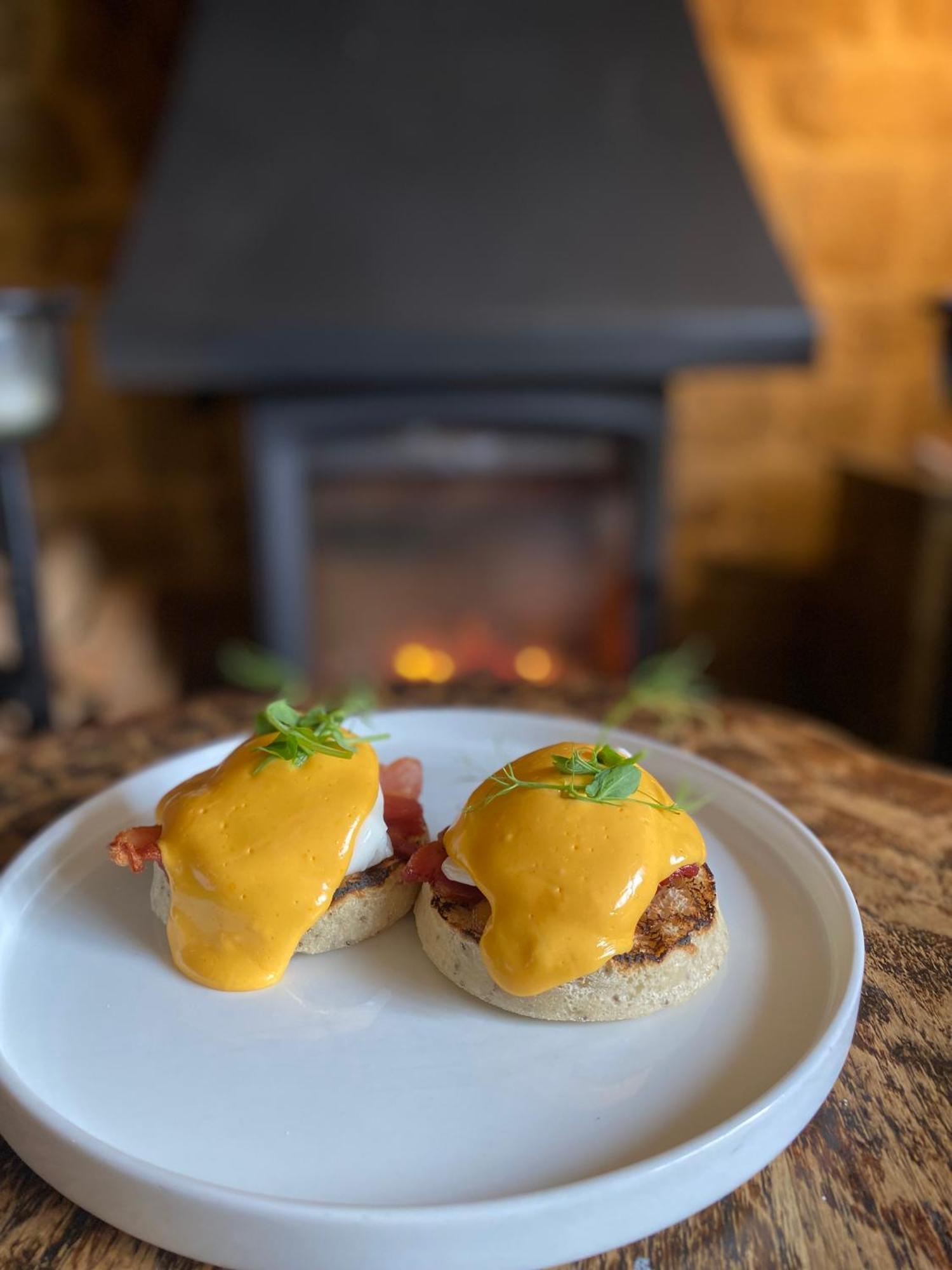 The George Inn Barford St Michael Экстерьер фото A plate of crab cakes