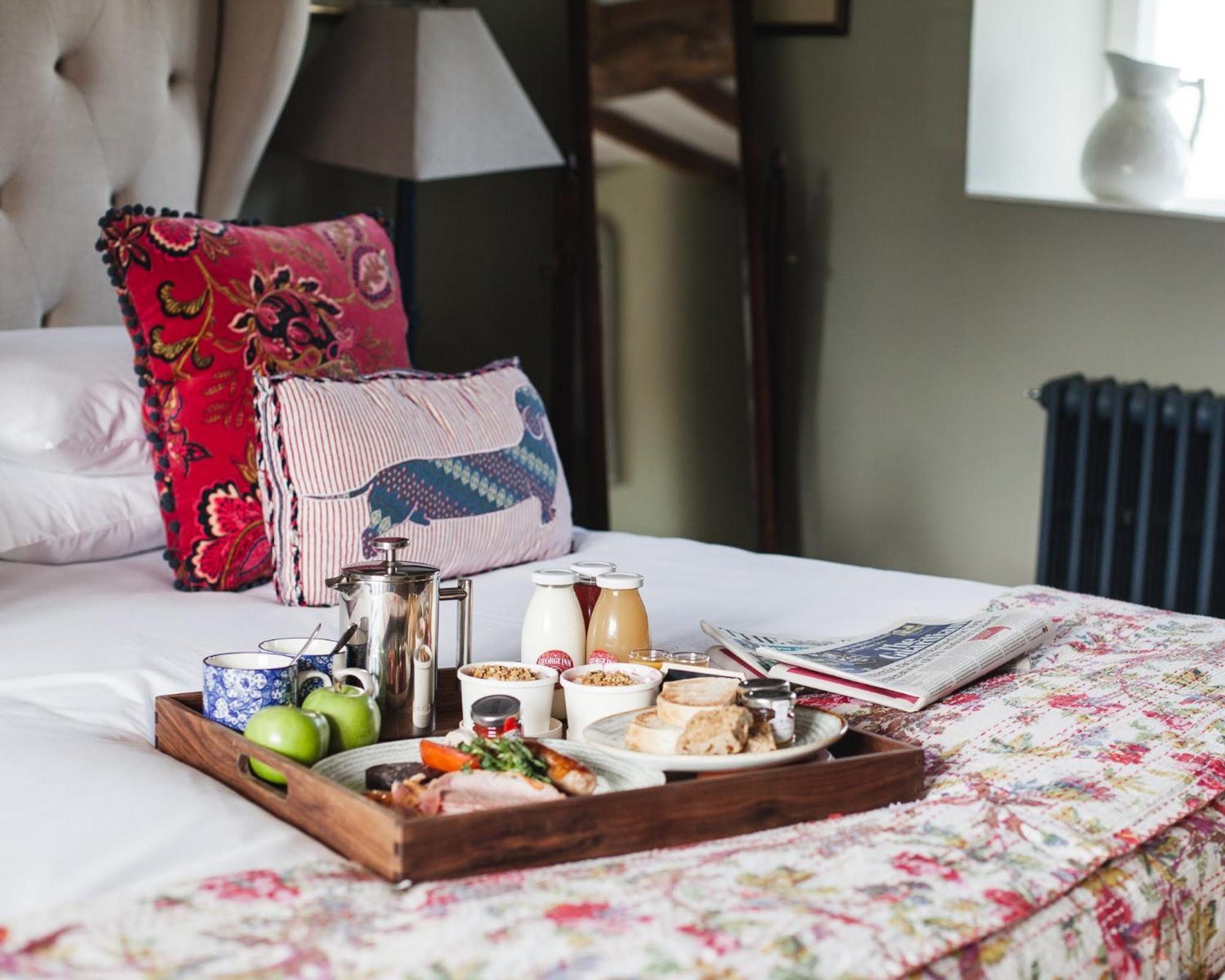 The George Inn Barford St Michael Экстерьер фото Breakfast in bed