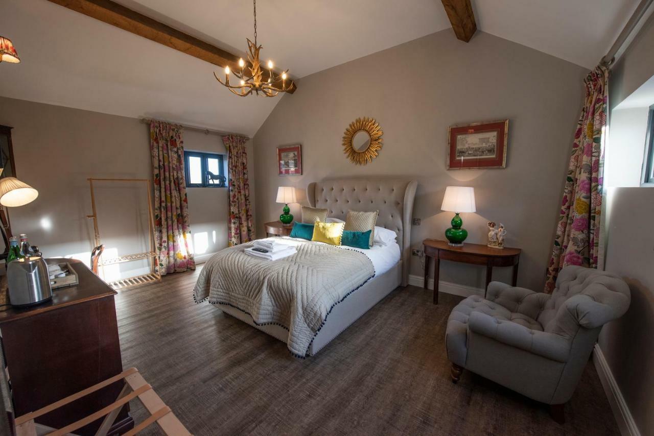 The George Inn Barford St Michael Экстерьер фото The bedroom at The Old School House