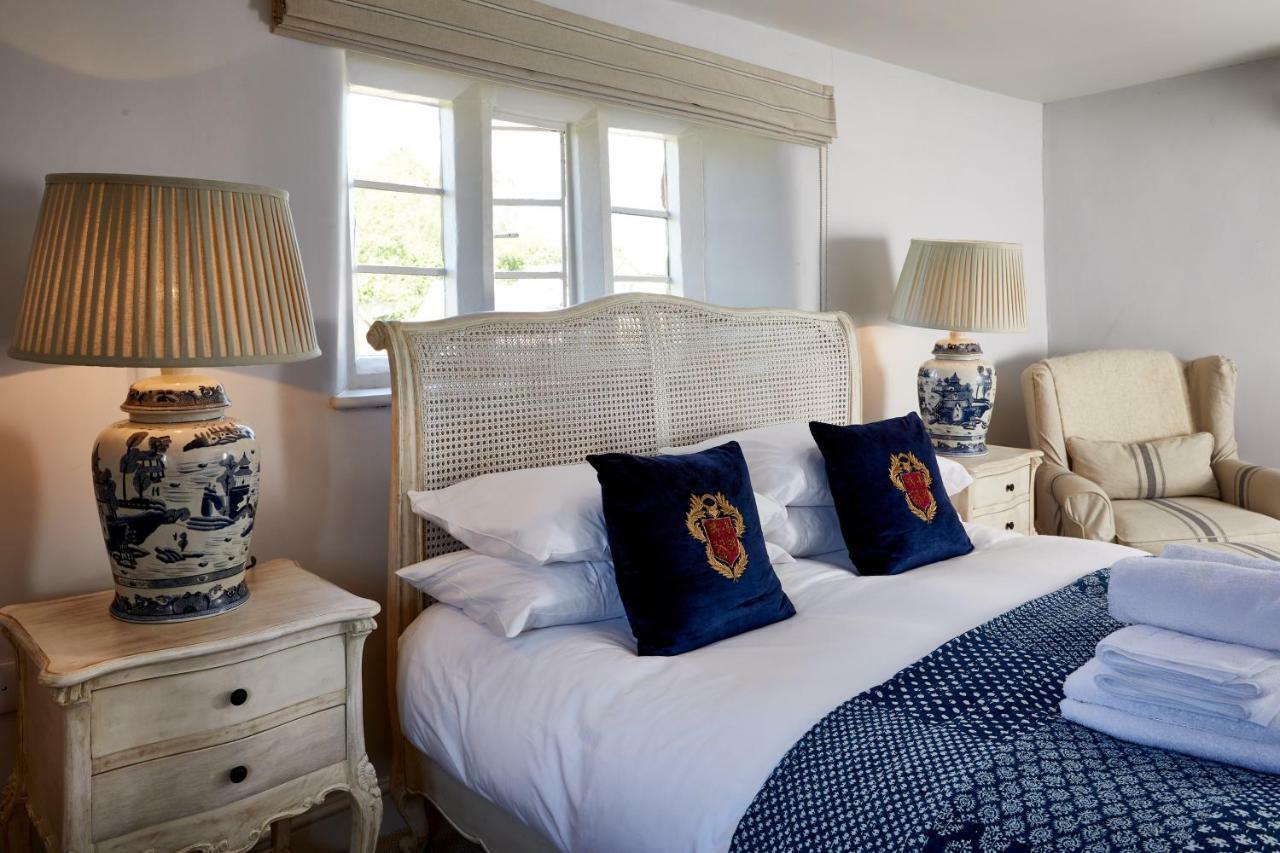 The George Inn Barford St Michael Экстерьер фото The bedroom at The Old Post Office